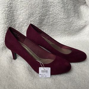 COPY - Woman’s size 9, maroon. ComfortPlus by Predictions. Karmen pump, faux su…